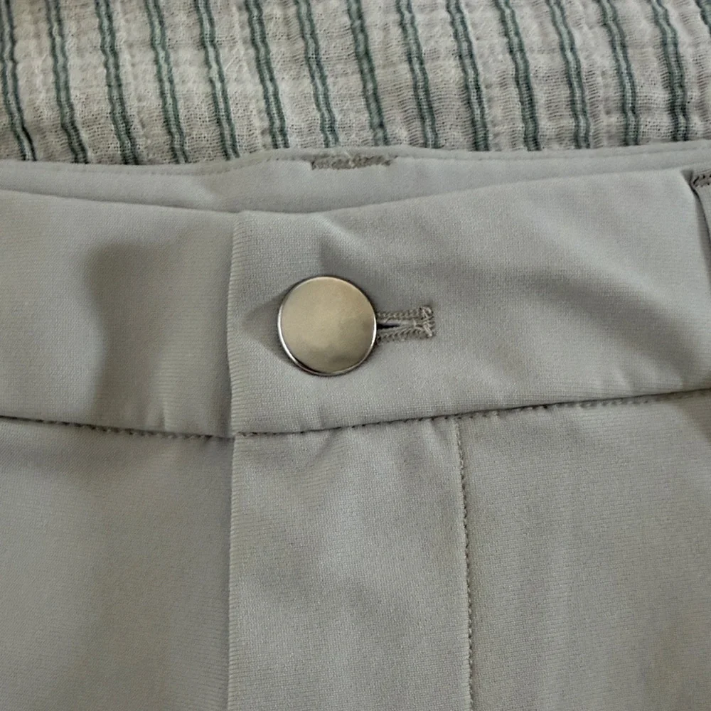 Lululemon Men’s ABC Shorts 9” - Picture 4 of 7